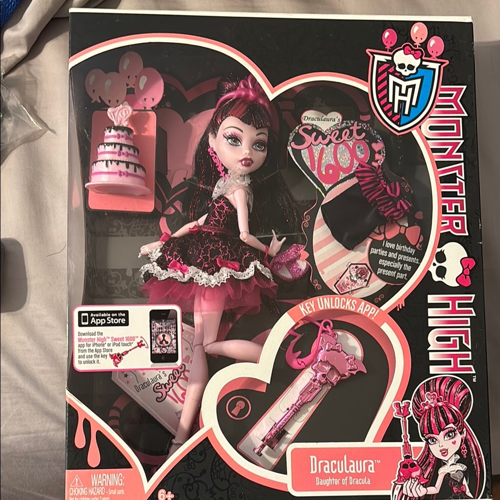 Monster High Draculaura with Pink and Black Ensemble